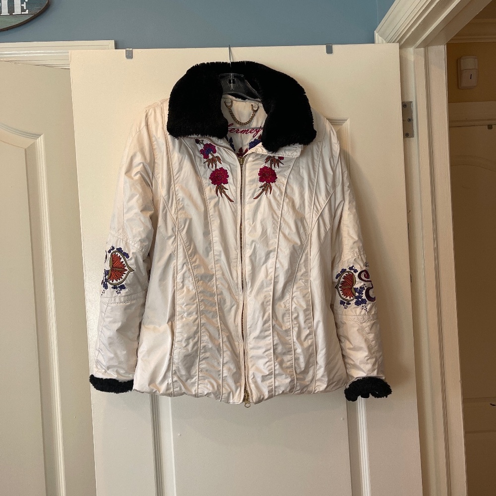 Obermeyer Alpine Womens Embroidered Ski Jacket Size 6